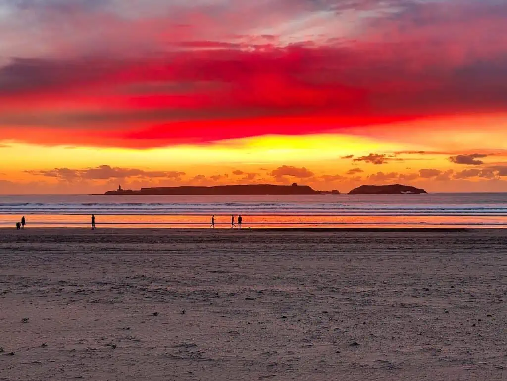 The beautiful read sky at the beach. Is Essaoira worth visiting? If you love the sand and seas it is!