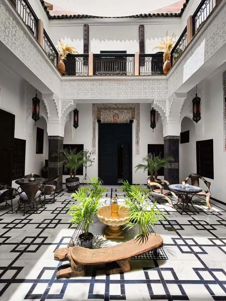View of the black and white courtyard of Riad Ta'achchaqa.